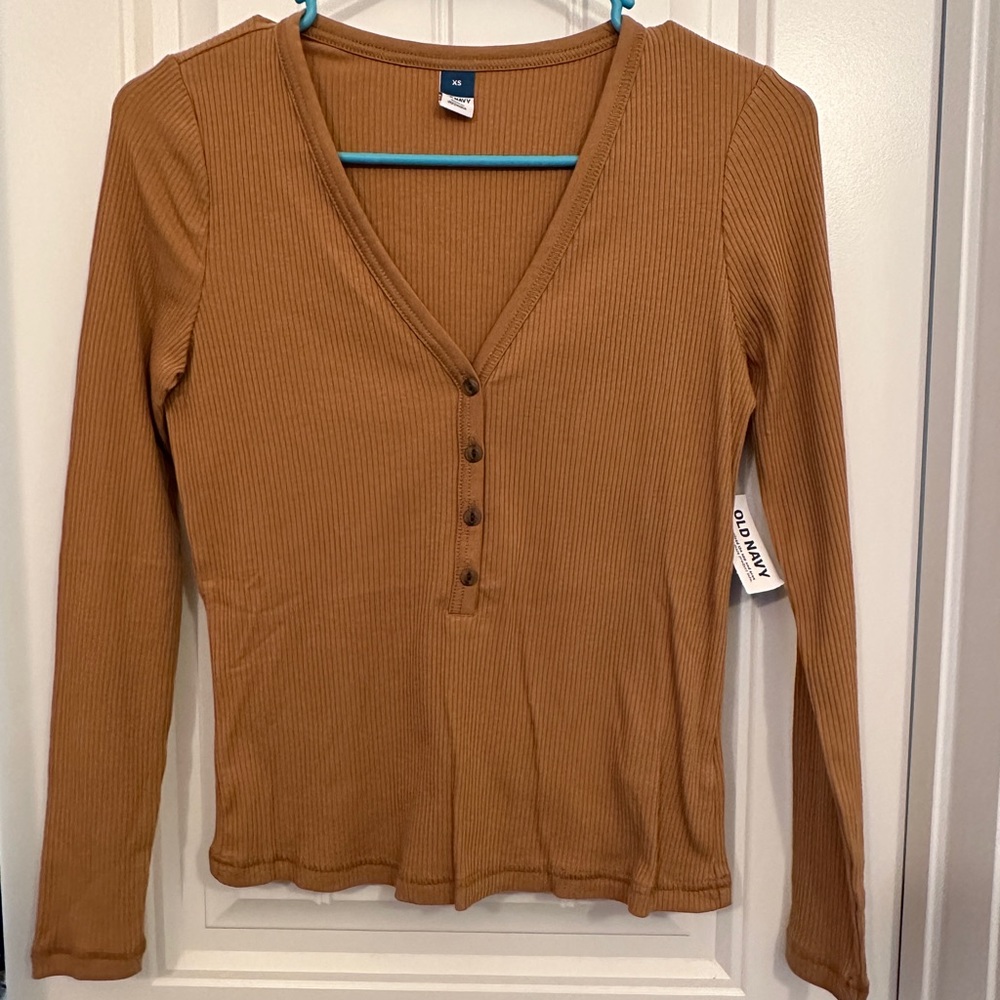 Old navy top. Xs. Never worn